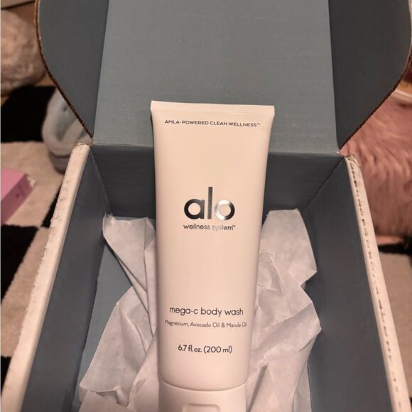 ALO Yoga Other - Alo Mega-C Body Wash